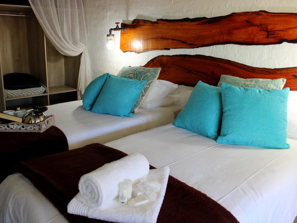 Waterfall Guesthouse รัสเทนเบิร์ก ภายนอก รูปภาพ